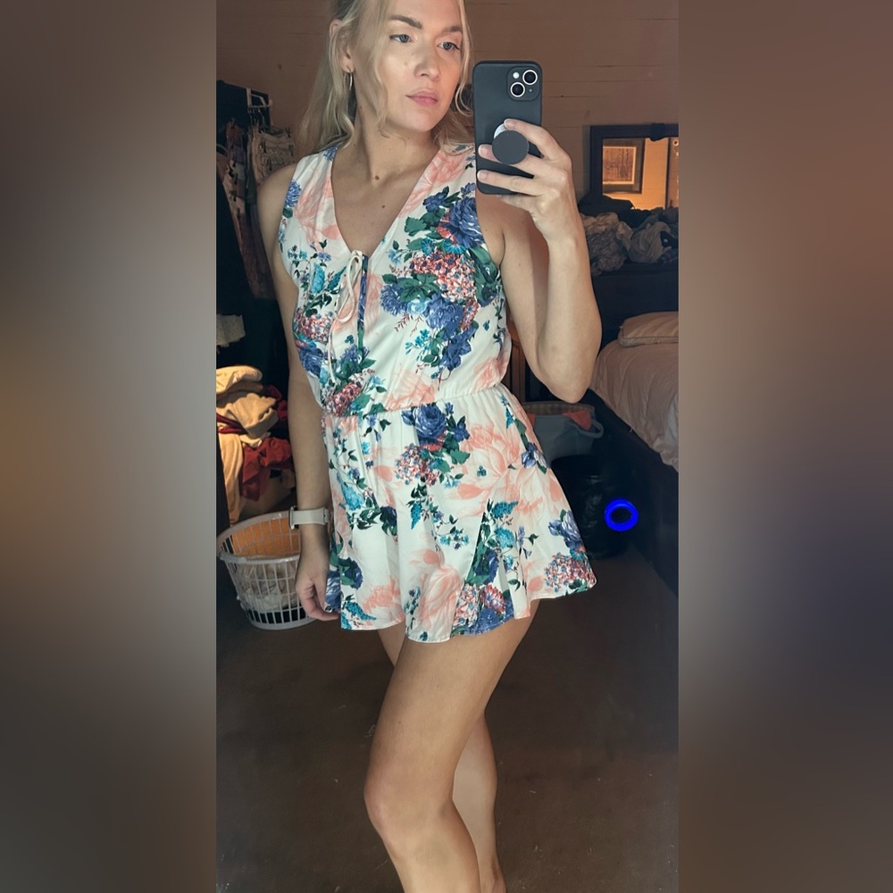 Peppermint | NWOT Floral Romper - Picture 5 of 13